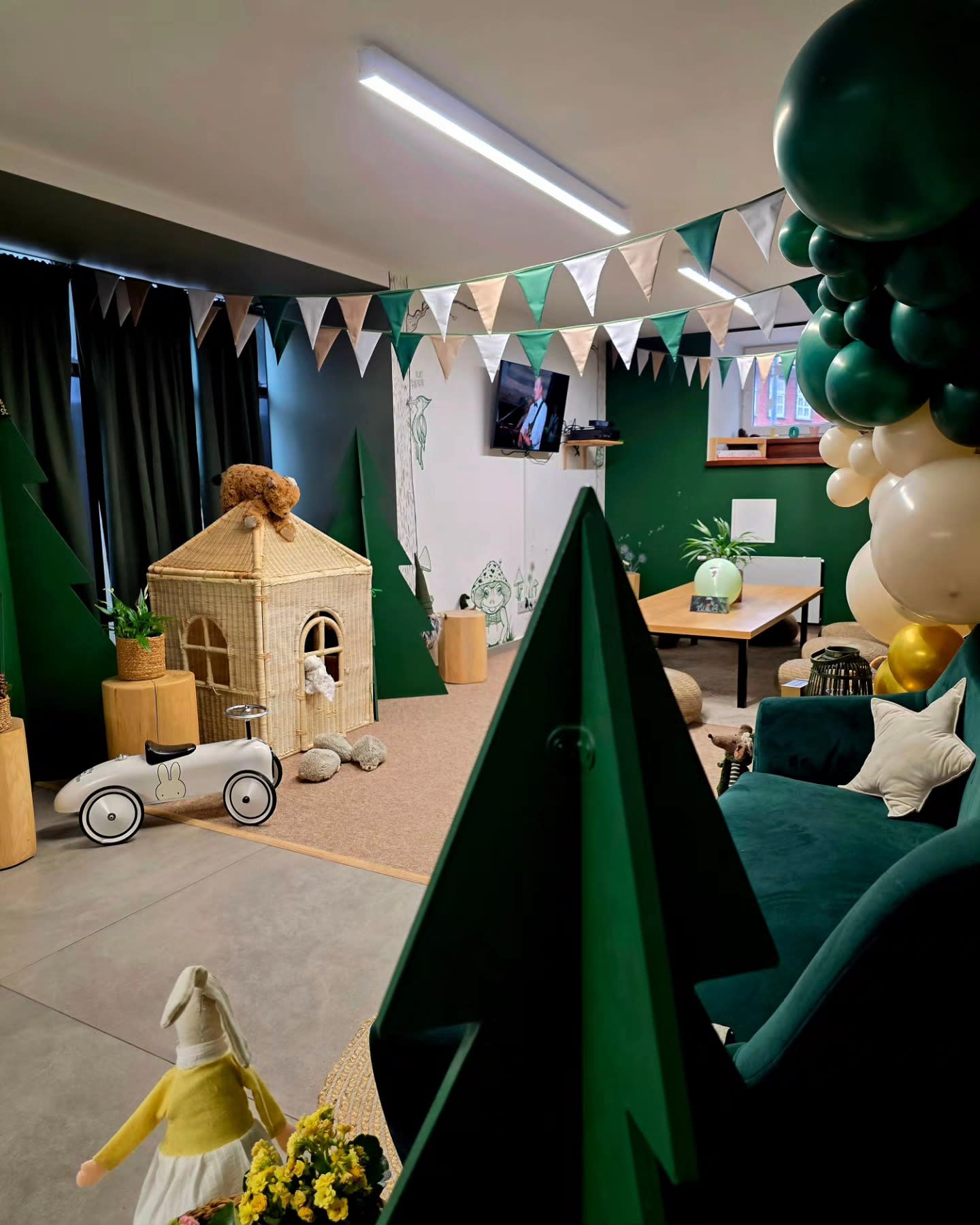 Bezgalīgais stāsts — Playrooms, Liepaja