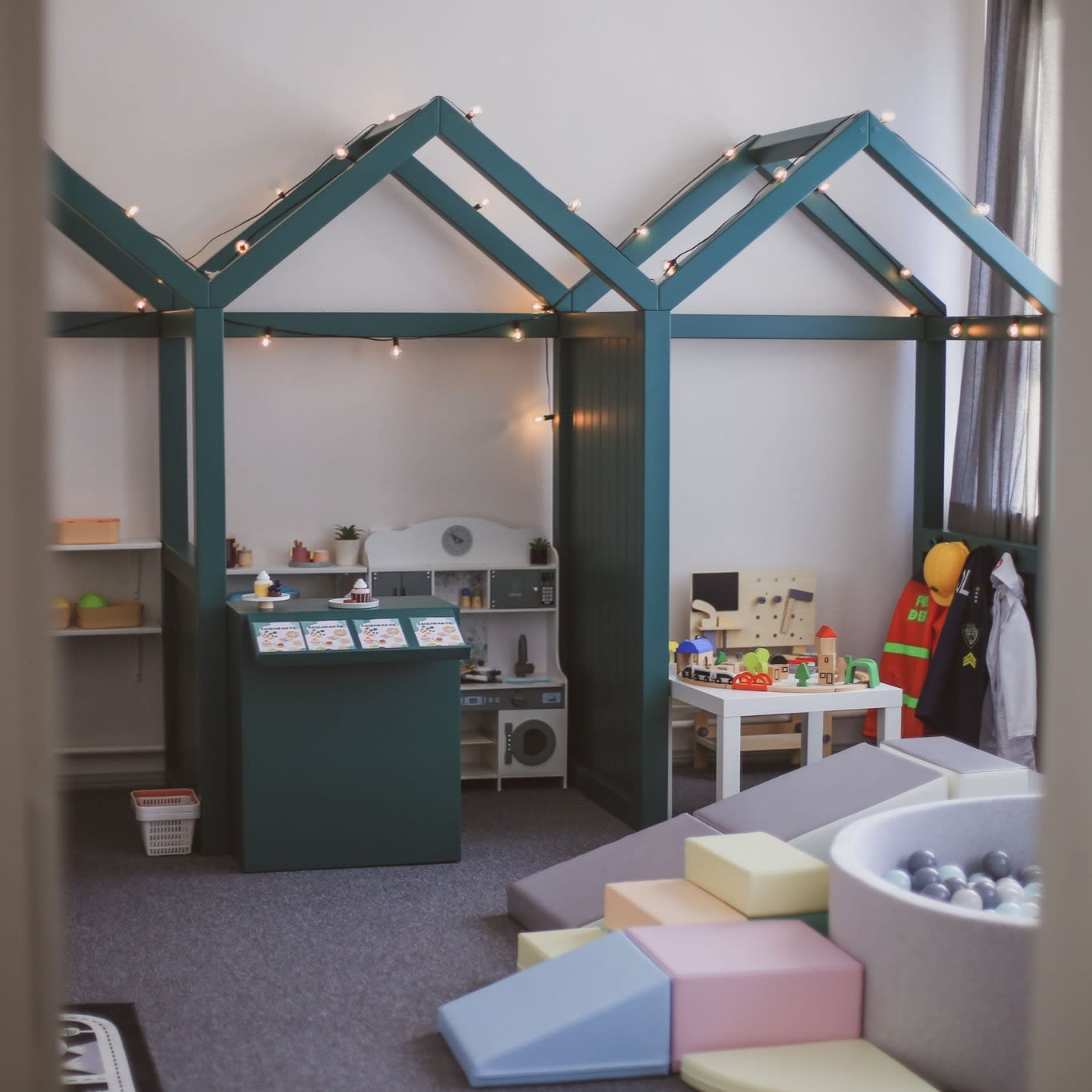 Draugu mājas — Playrooms, Preili