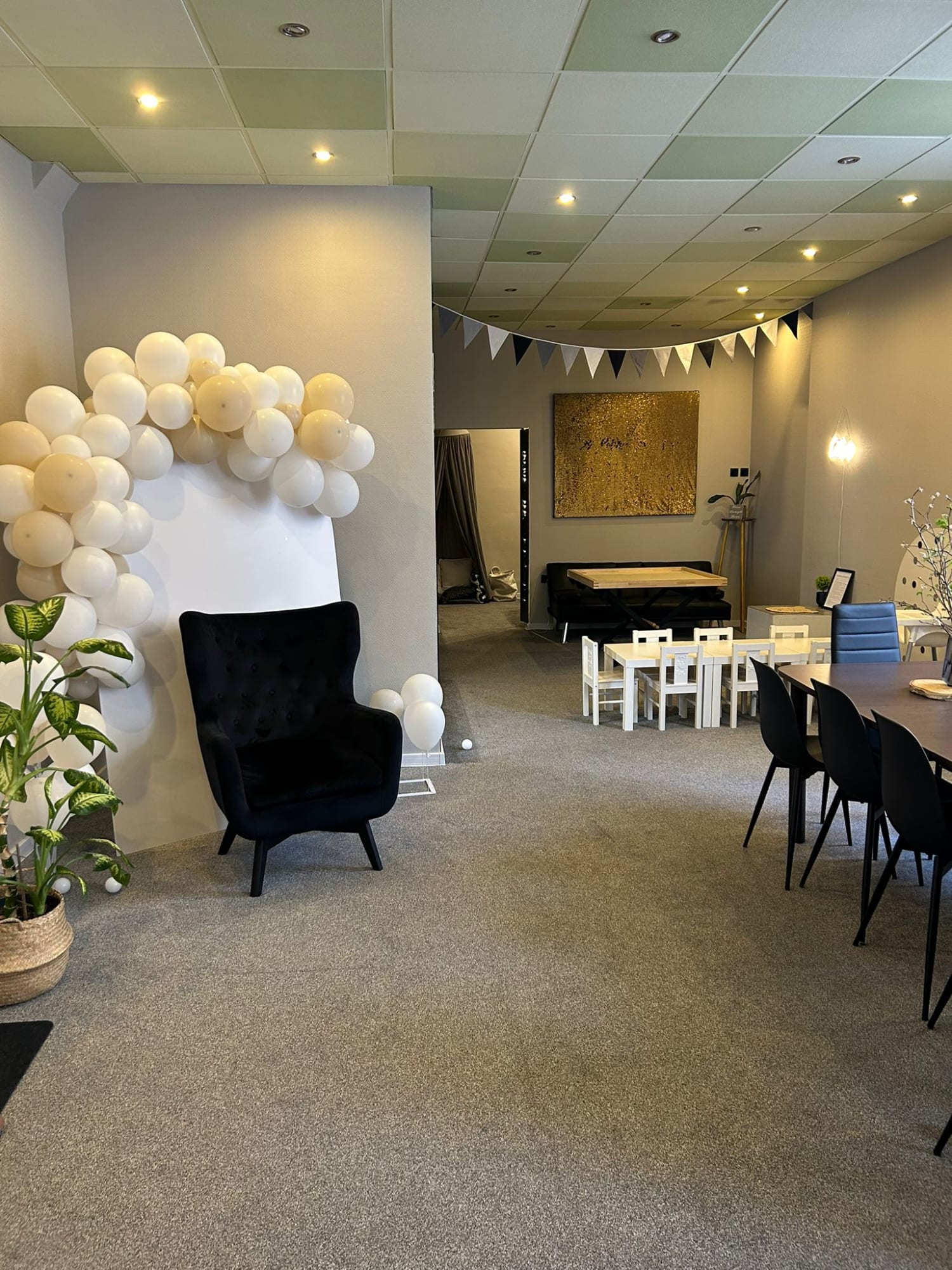 Vieta Jūsu priekam — Playrooms, Riga